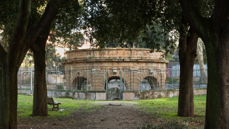 Riapre la Loggia dei Vini a Villa Borghese: Restauro e Arte Contemporanea si Incontrano