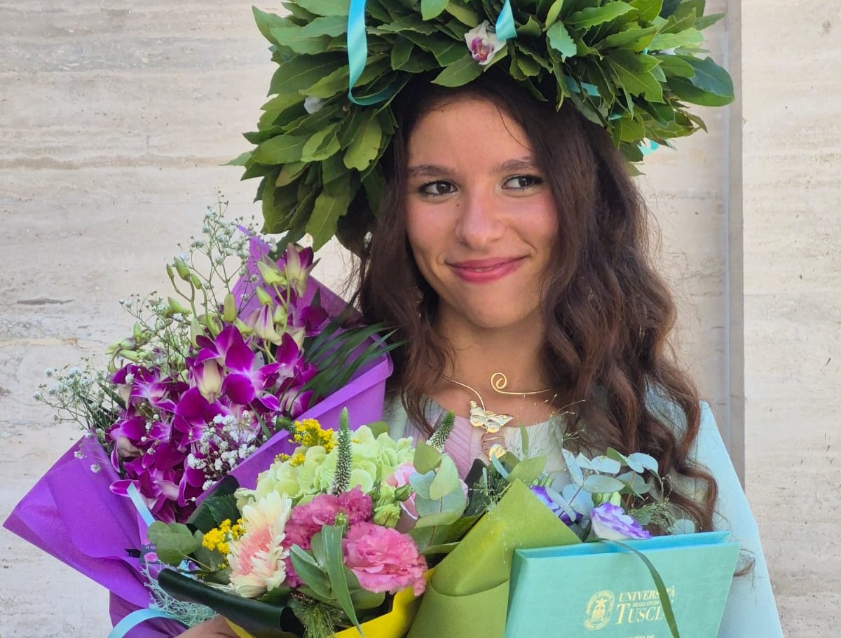 Chiara Morelli si laurea a 21 anni con 110 e Lode