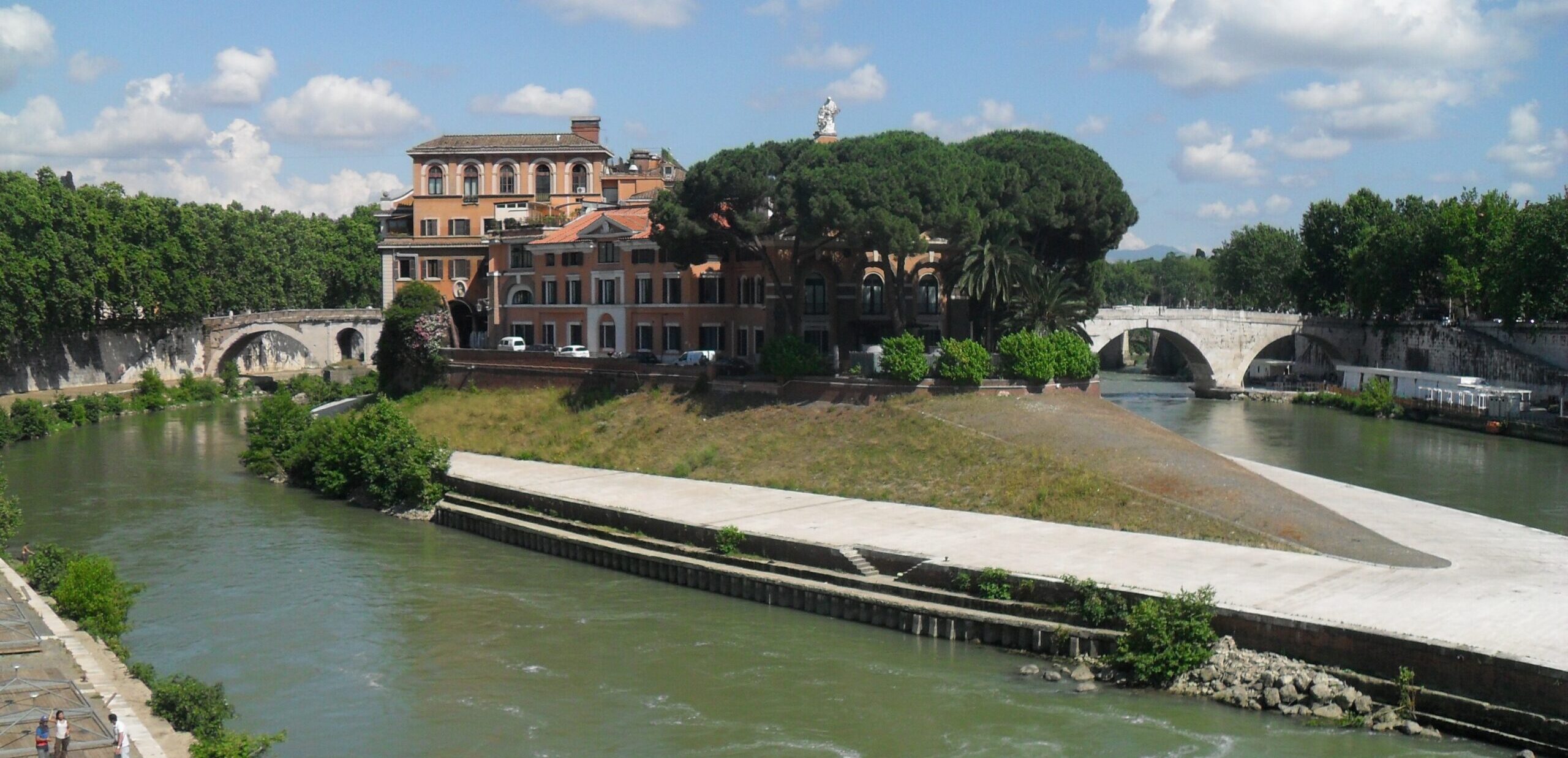 L&rsquo;Isola Tiberina: la nave di pietra tra mito, salute e segreti nel cuore del Tevere