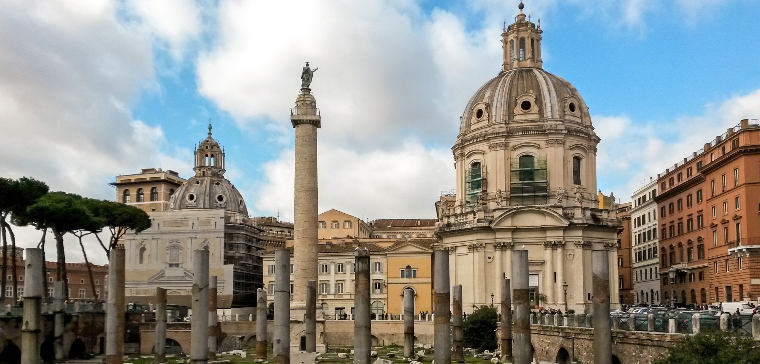 Il Foro di Traiano: capolavoro dell’archeologia romana tra trionfi, rilievi e singolari leggende